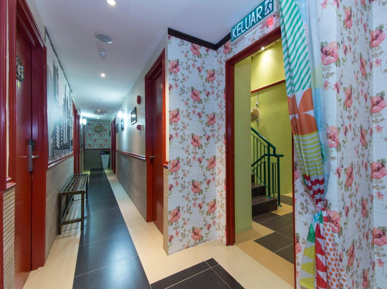 Oyo 604 Hotel Est Equine Park เซอรีเคมบางัน ภายนอก รูปภาพ